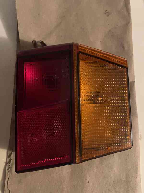 Zadní světla na ŠKODA FAVORIT FORMAN - foto 3