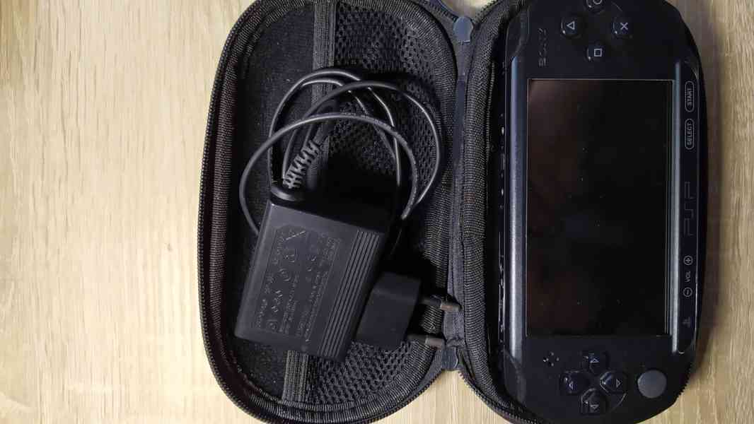 Sony PlayStation portable E1004 a k tomu 9 her