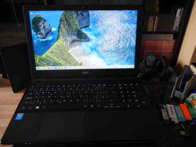 Acer TravelMate P256-M - foto 1