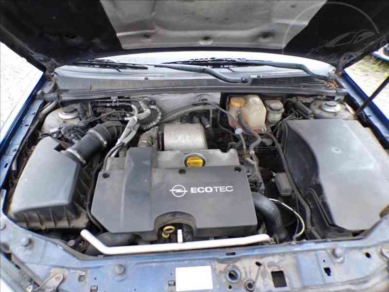 Opel Vectra 2,0 DTI - foto 12
