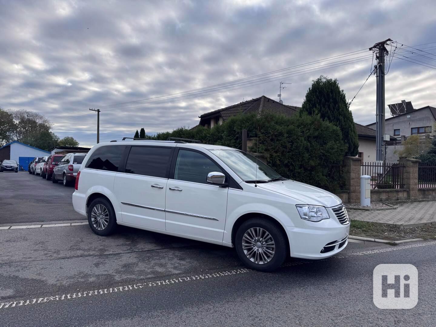 Chrysler Town Country 3,6 RT SFT DVD 2013 DPH - foto 1