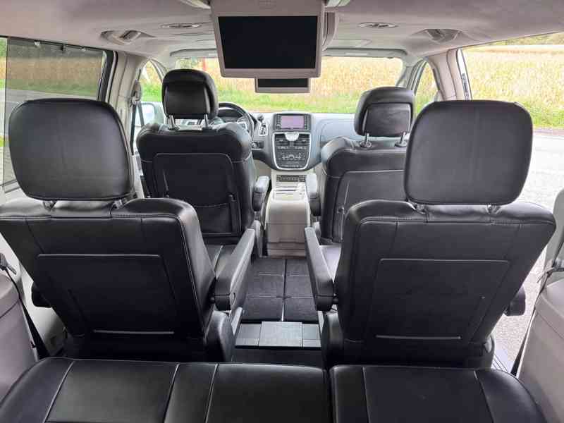 Chrysler Town Country 3,6 RT SFT DVD 2013 DPH - foto 9