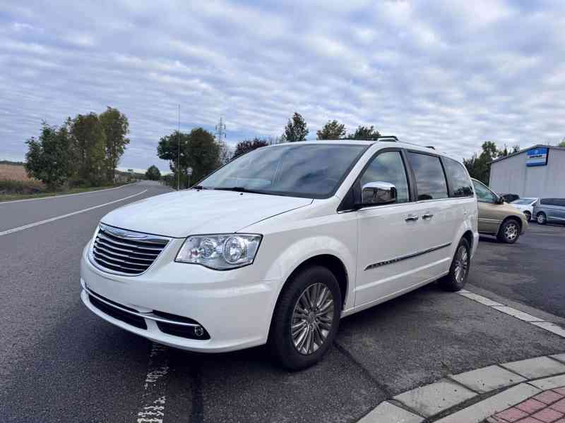 Chrysler Town Country 3,6 RT SFT DVD 2013 DPH - foto 2