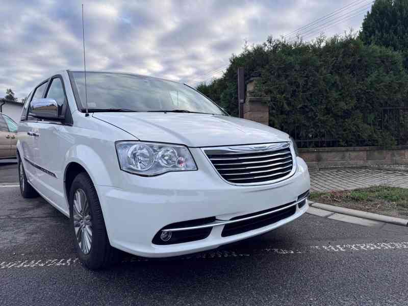 Chrysler Town Country 3,6 RT SFT DVD 2013 DPH - foto 6