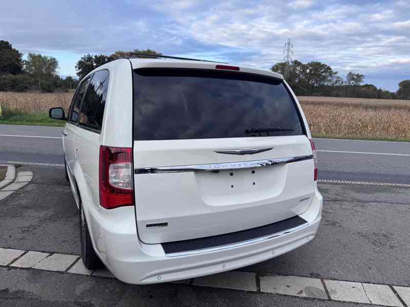 Chrysler Town Country 3,6 RT SFT DVD 2013 DPH - foto 5