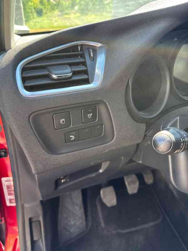 Prodám Citroen C4 1.6 VTI benzin 88kw rok 2011 - foto 12