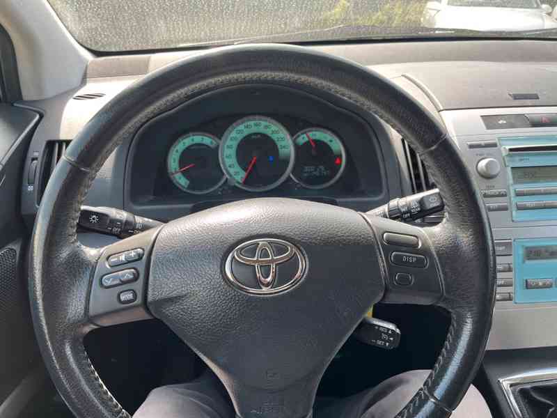 Toyota Corolla Verso 1.8i Team benzín 95kw - foto 4