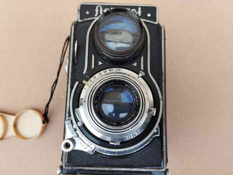 Starý fotoaparat FLEXARET - dekorace, do sbírky atp. - foto 10