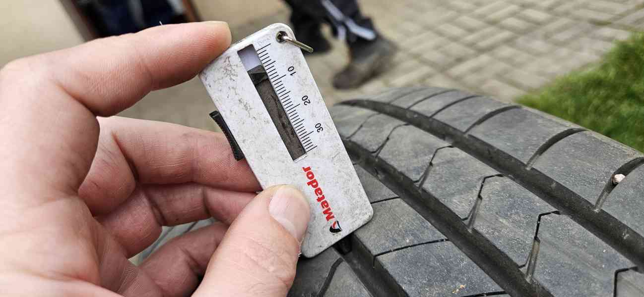 215/55/18 - Kumho - foto 2