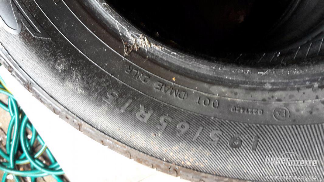 Prodám letní pneu zn. DUNLOP 195/65R15 + plechové disky - foto 4