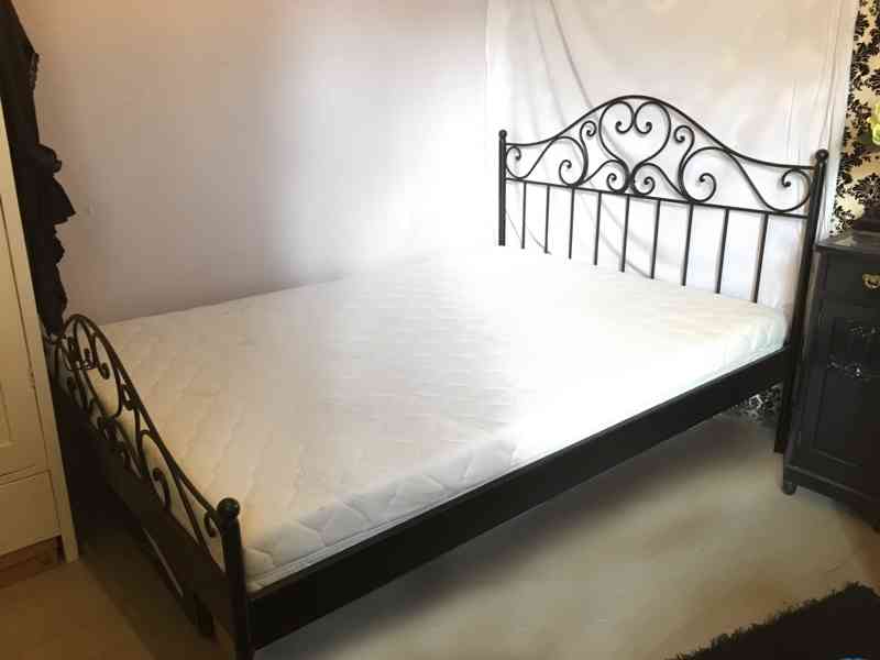 kovaná postel komplet s roštem a matrací 140x200