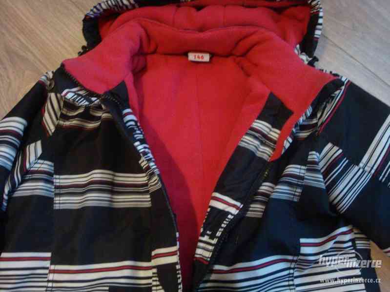 Dívčí zimní bunda s kapucí velikost 146 - foto 1