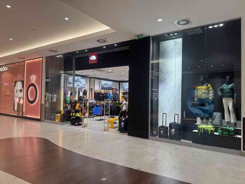 Nabízím přenechání pronájmu obchodu v OC Nový Smíchov - foto 2