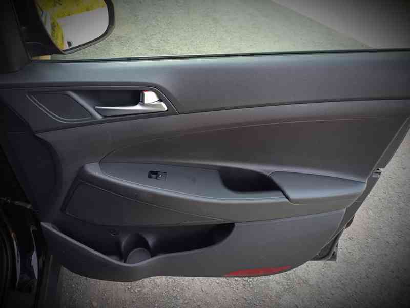 HYUNDAI Tucson 1,7CRDi Comfort ČR 1 majitel  - foto 15