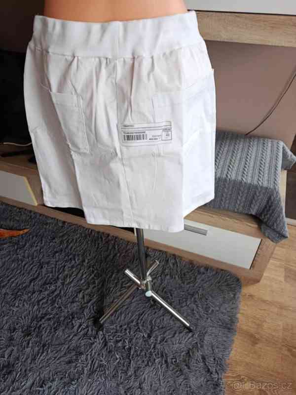 Bílá sukně nad kolena v pase šnůrka - foto 2