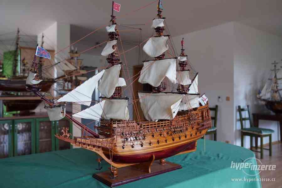 Dřevěný model lodi Sovereign of the Seas 1630 - foto 11