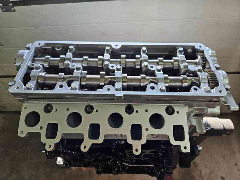 Motor pre Audi A4 A5 Q5 - foto 2