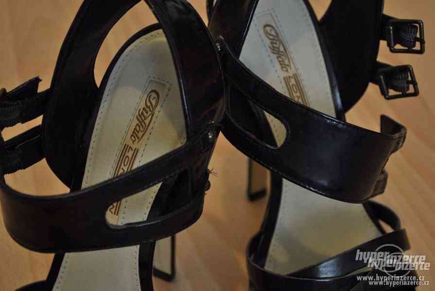 Prodám Luxusní sandálky Buffalo London - foto 2