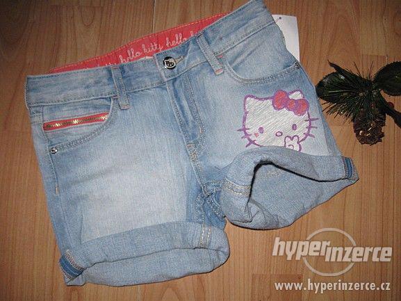 KRAŤASY ŠORTKY HELLO KITTY SKLADEM 2_3ROKY 7-8 LET - foto 2