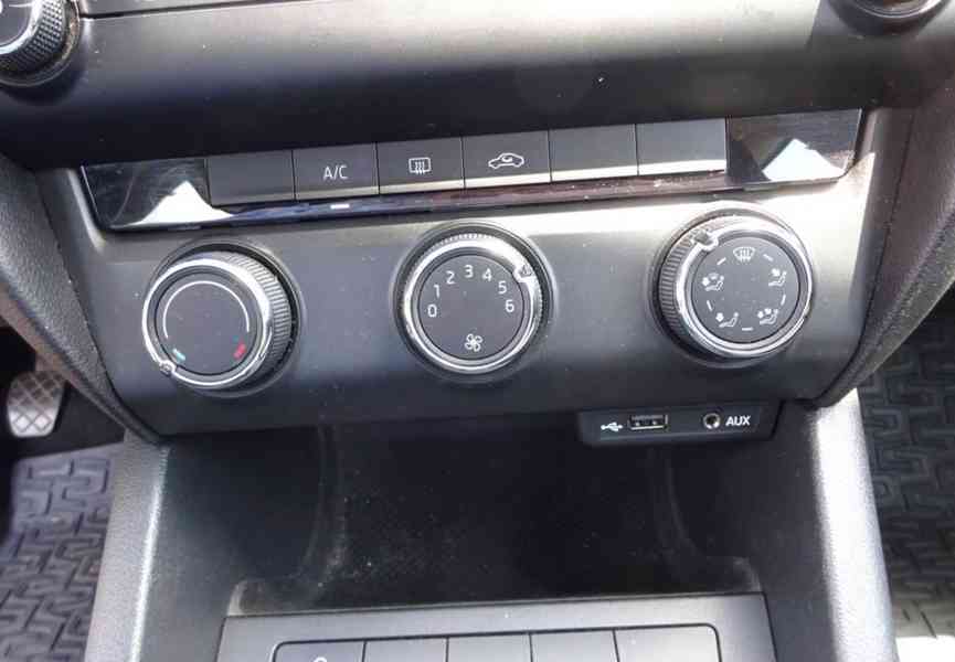 Škoda Octavia 1.6 TDI r.v.2015 (66 kw) serviska ČR - foto 12