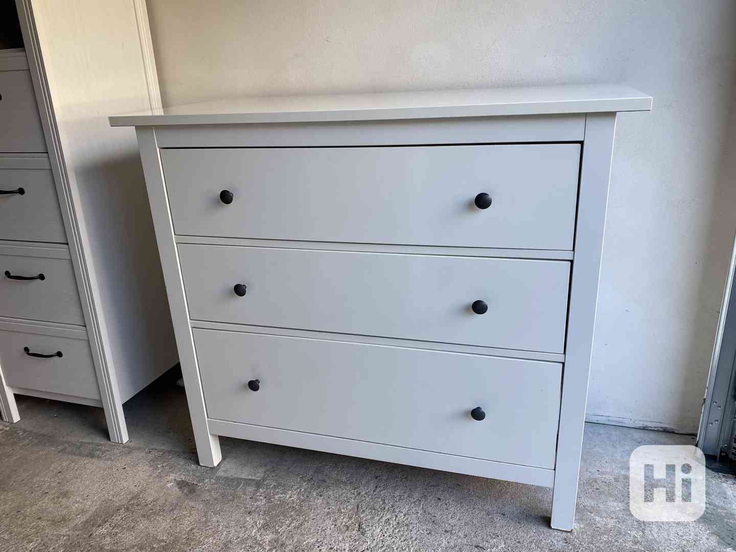 IKEA Hemnes se 3 zásuvkami bílá lesklá bazar Hyperinzerce.cz
