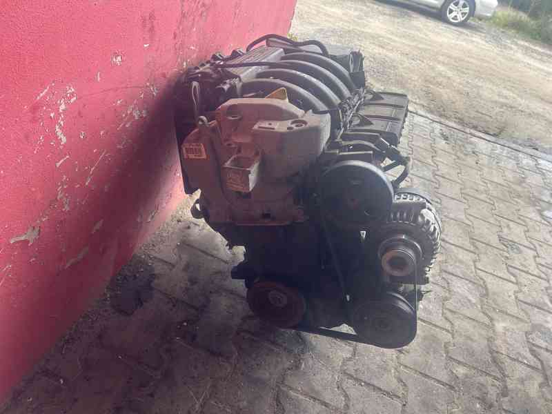 Motor 1,4 16V K4J C750 70KW Renault Scenic komplet - foto 2