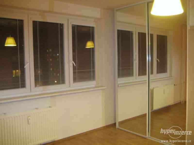 Pronajmu byt 2+1 v OL - foto 2