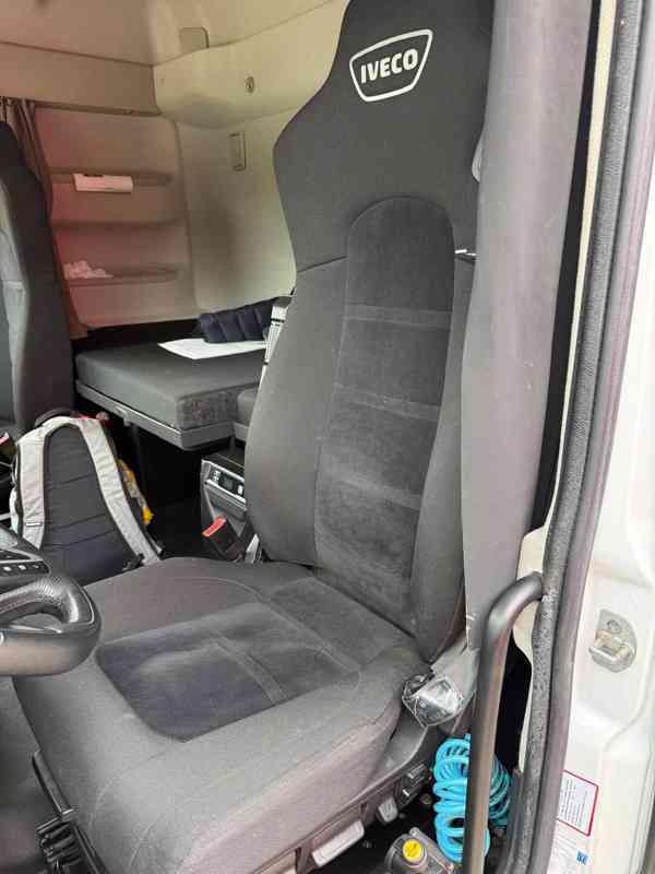 Skláěpcí návěs SCHWARZMÜLLER 29 m3 s el.plachtou + IVECO 510 - foto 11
