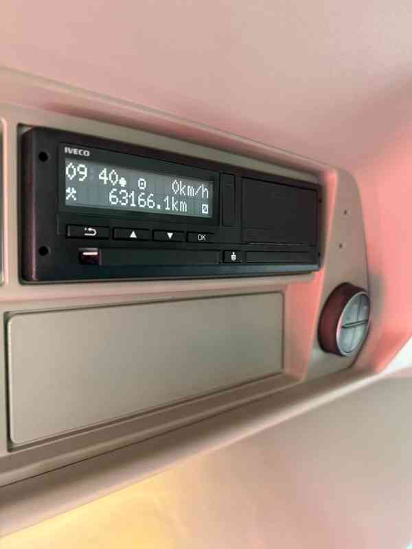Skláěpcí návěs SCHWARZMÜLLER 29 m3 s el.plachtou + IVECO 510 - foto 13