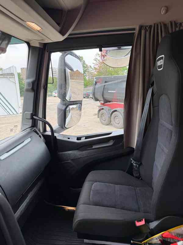 Skláěpcí návěs SCHWARZMÜLLER 29 m3 s el.plachtou + IVECO 510 - foto 12