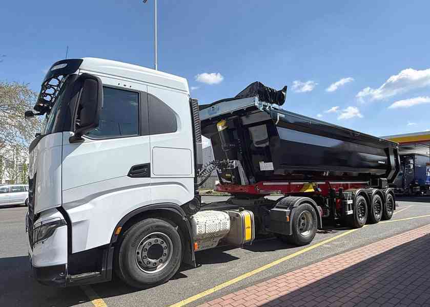 Skláěpcí návěs SCHWARZMÜLLER 29 m3 s el.plachtou + IVECO 510 - foto 7