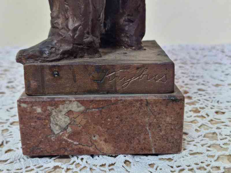 Nevídaná autorská bronzová Socha Klement Gottwald - foto 11