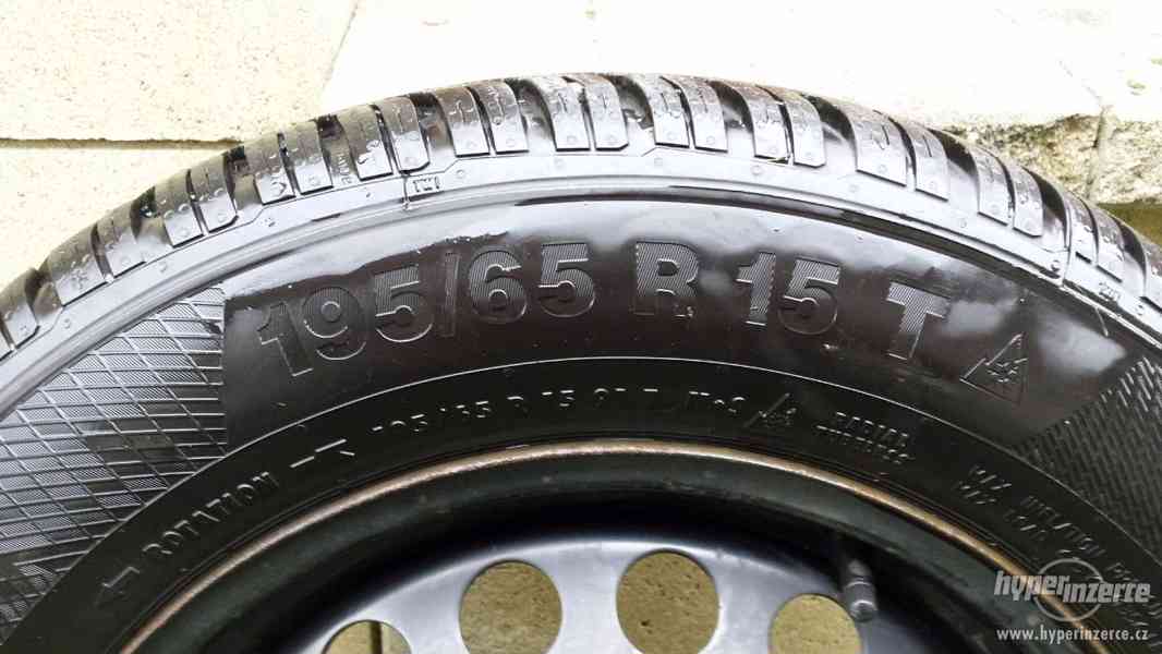 Sada zimní kola pneu + originál poklice na Škoda Octavia 2 - foto 5