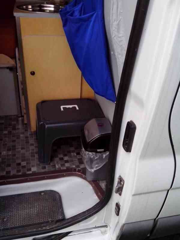 RENAULT Trafic Campervan 1,9DTi  3-místný - foto 34