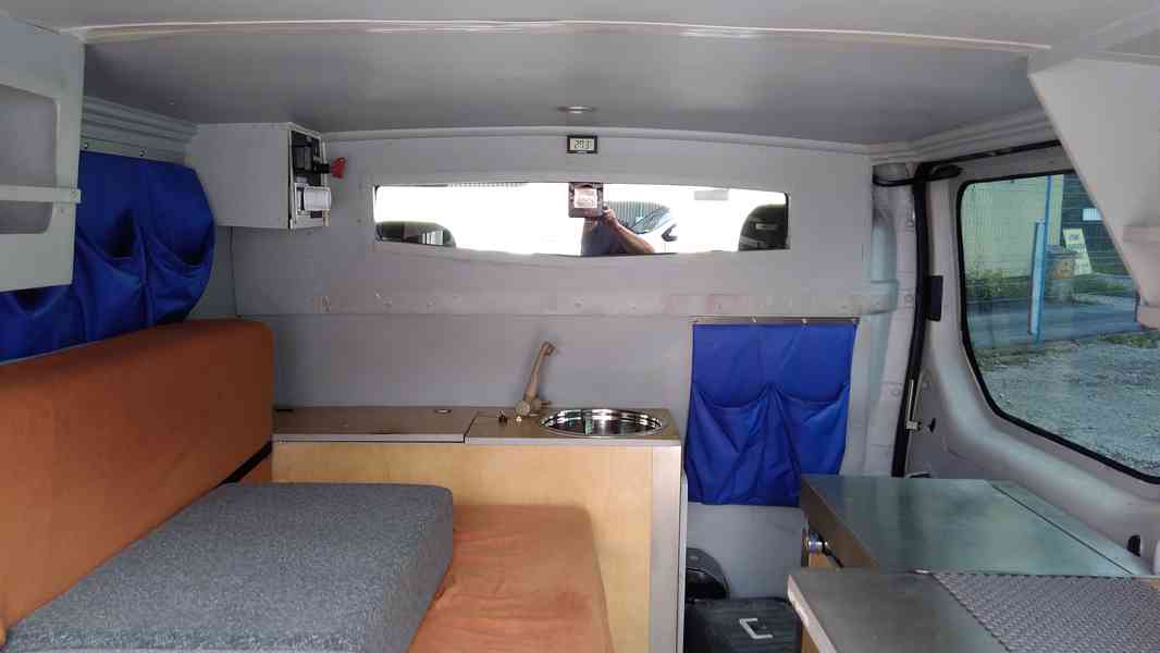 RENAULT Trafic Campervan 1,9DTi  3-místný - foto 21