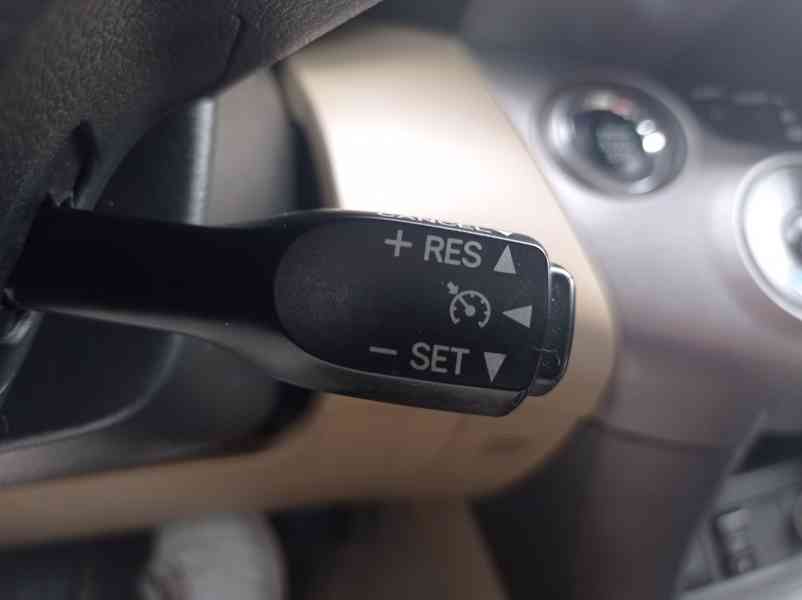 Toyota Rav4 2.2 D-4D 4x4/Výhřev/1Maj - foto 26