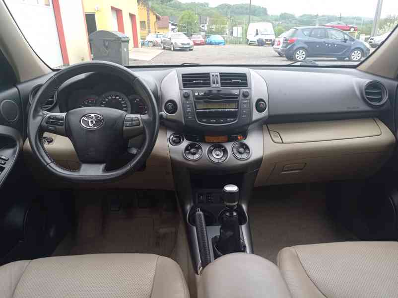 Toyota Rav4 2.2 D-4D 4x4/Výhřev/1Maj - foto 24