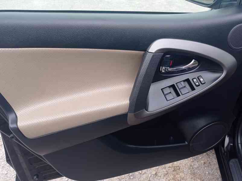 Toyota Rav4 2.2 D-4D 4x4/Výhřev/1Maj - foto 10