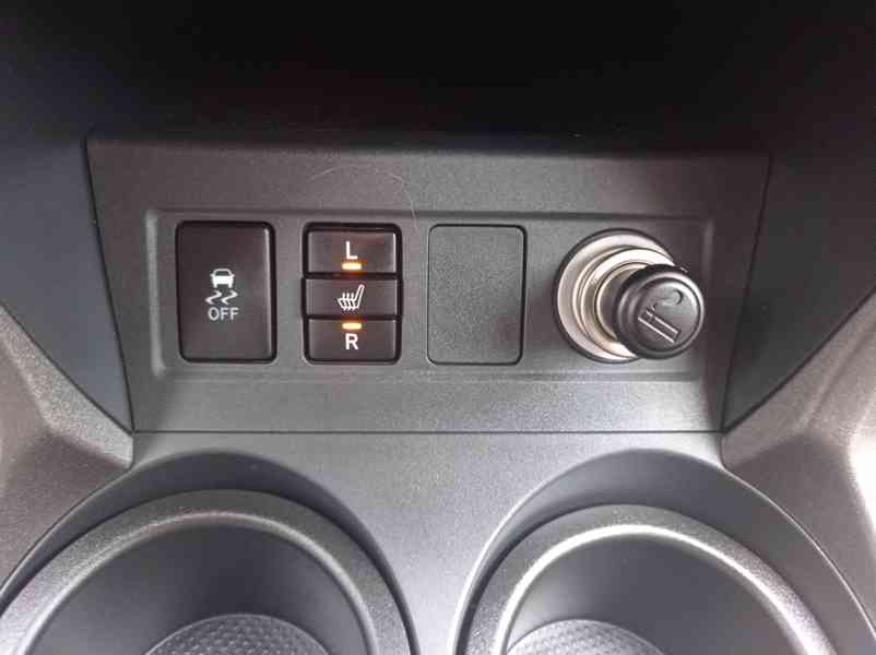 Toyota Rav4 2.2 D-4D 4x4/Výhřev/1Maj - foto 30