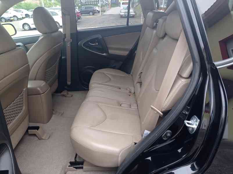 Toyota Rav4 2.2 D-4D 4x4/Výhřev/1Maj - foto 13