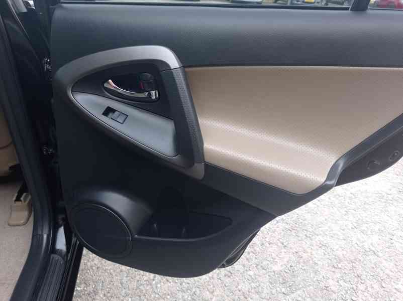 Toyota Rav4 2.2 D-4D 4x4/Výhřev/1Maj - foto 21