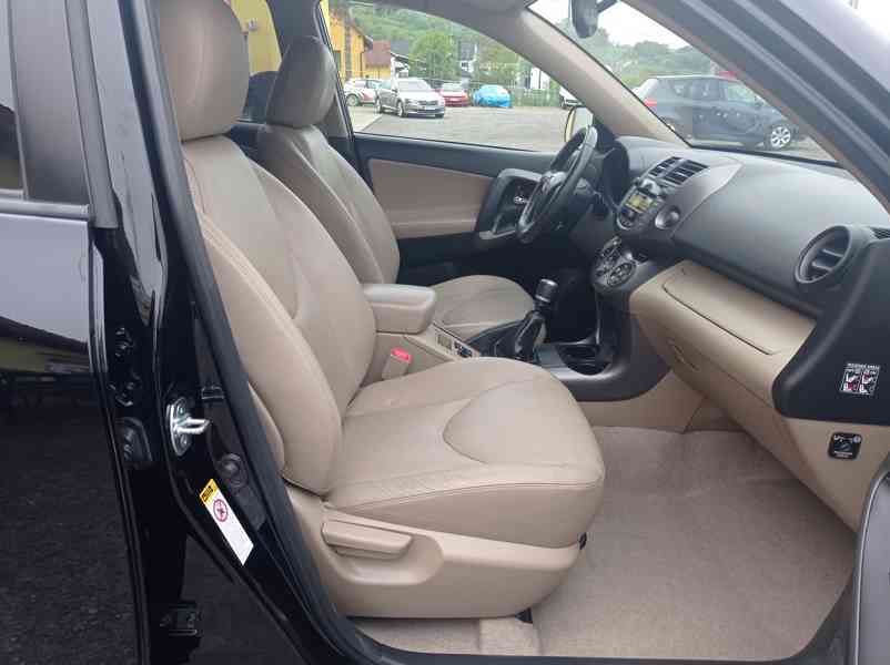 Toyota Rav4 2.2 D-4D 4x4/Výhřev/1Maj - foto 22