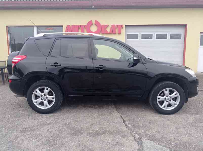 Toyota Rav4 2.2 D-4D 4x4/Výhřev/1Maj - foto 2