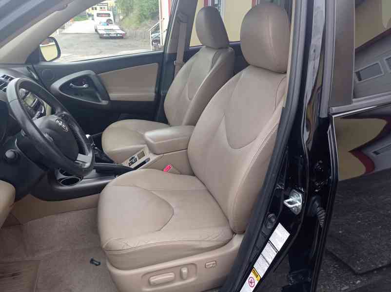 Toyota Rav4 2.2 D-4D 4x4/Výhřev/1Maj - foto 11