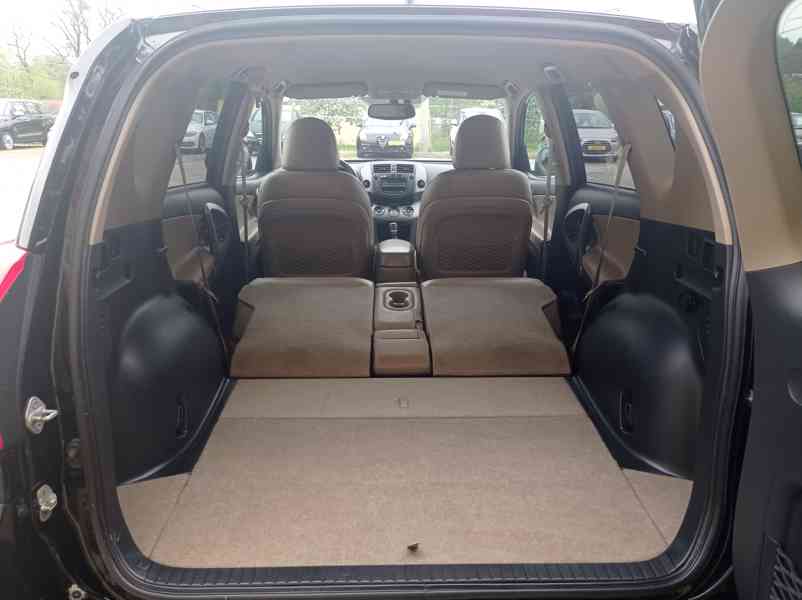 Toyota Rav4 2.2 D-4D 4x4/Výhřev/1Maj - foto 17