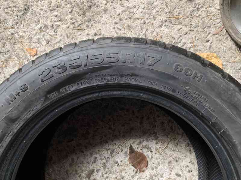 Prodám zimní pneu Continental 235/55/17 - foto 6