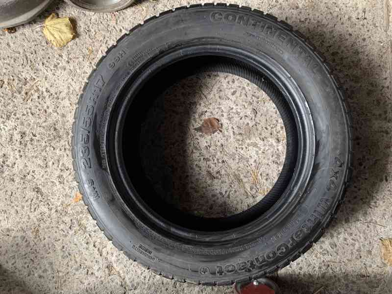 Prodám zimní pneu Continental 235/55/17 - foto 3