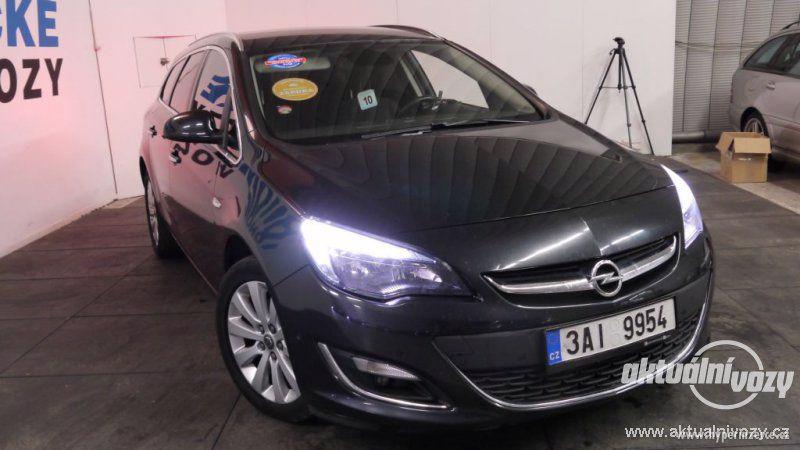 Opel Astra 2.0, nafta, r.v. 2013 - foto 9