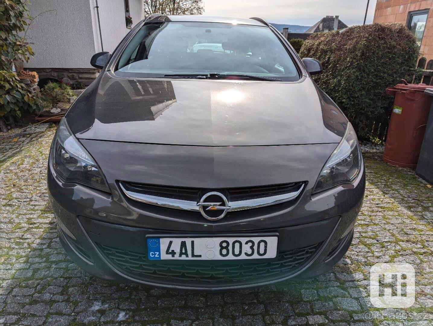 Opel Astra 1,7   Opel Astra J ST - foto 1