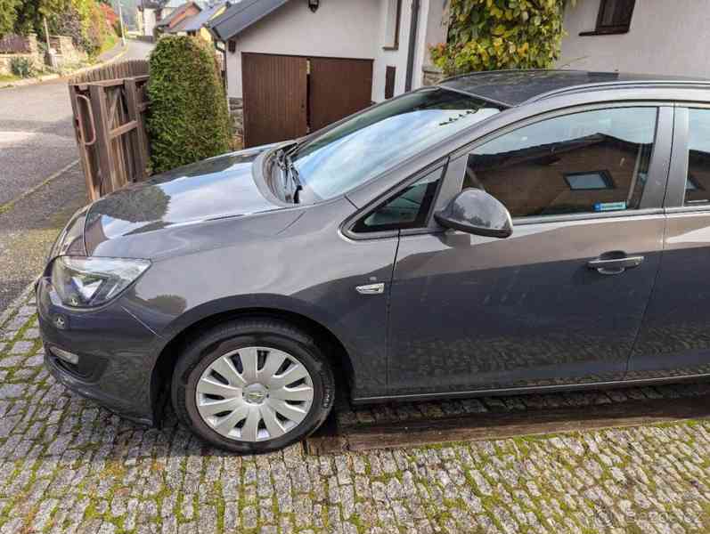 Opel Astra 1,7   Opel Astra J ST - foto 6